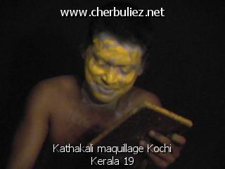légende: Kathakali maquillage Kochi Kerala 19
qualityCode=raw
sizeCode=half

Données de l'image originale:
Taille originale: 111197 bytes
Heure de prise de vue: 2002:02:23 14:42:22
Largeur: 640
Hauteur: 480
